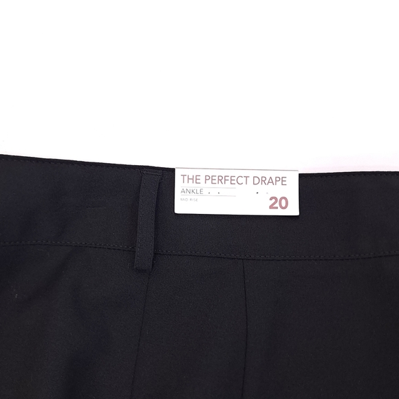 Lane Bryant 'The Perfect Drape' Black Wide Leg Ankle Pants Cargo Pockets Sz 20 - Picture 3 of 7